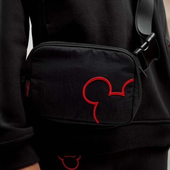 NWT Disney x Lululemon Everywhere Belt Bag 1L Mickey and Logo Print Black & Red - Picture 4 of 11